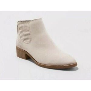DV by Dolce Vita Finley Booties - 5.5